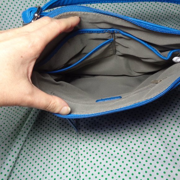 Relisted aqua Y2K purse adjustable strap front zipper details - Picture 11 of 11